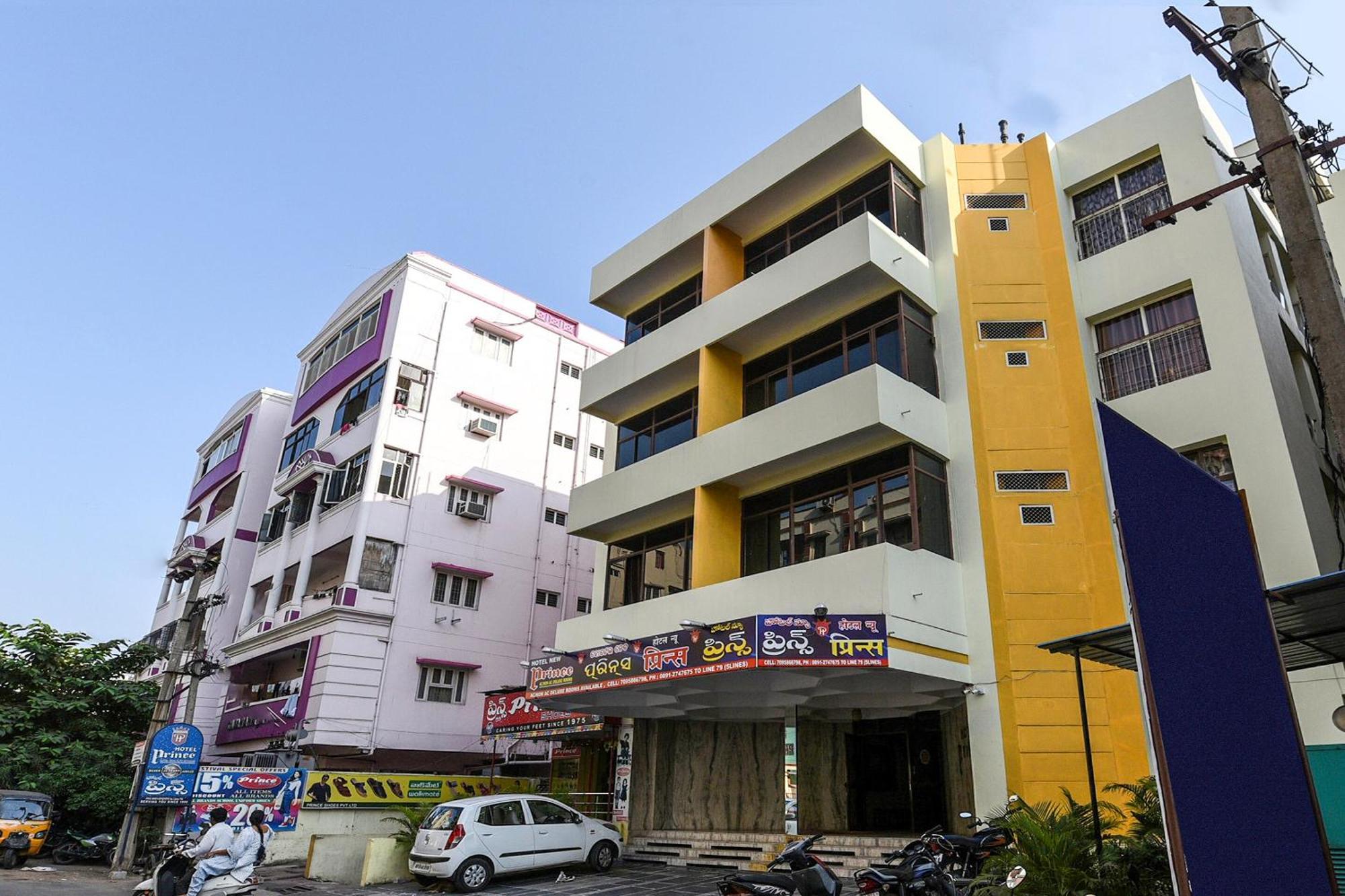 Oyo 18698 Hotel New Prince Visakhapatnam Exterior photo